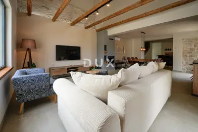House 140 m², Svetvinčenat - pool and landscaped yard - 10