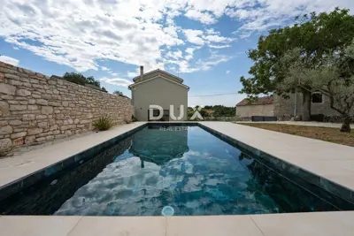 House 140 m², Svetvinčenat - pool and landscaped yard - 2