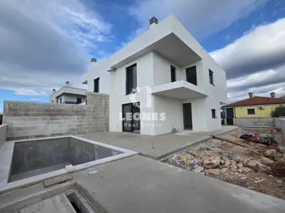 Kuća 121 m², Umag - dvojna kuća s bazenom