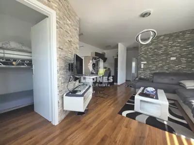 Stan 52 m², Buje - 2 spavaće sobe i natkrivena terasa - 2
