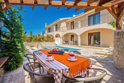 Autohtona vila s bazenom i pogledom na more, Otok Krk - 15