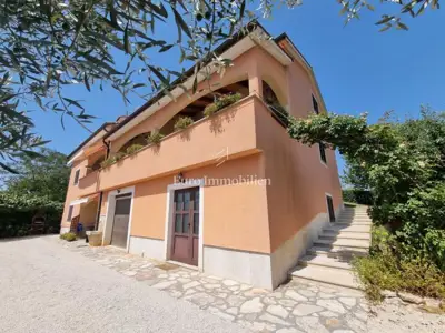 Apartmanska kuća 806 m², Poreč - 2 km od plaže