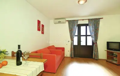 Apartmanska kuća 806 m², Poreč - 2 km od plaže - 15