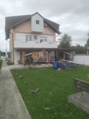 Haus 300 m², Strmec - ruhige Siedlung und eingezäuntes Grundstück