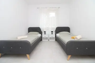 Vodnjan, novogradnja, odlična kuća za odmor s bazenom - 15