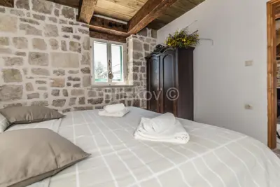 Zadar, Privlaka, Verkauf, Steinhaus mit Pool, Garten und Parkplatz. - 9