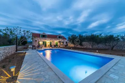 Zadar, Privlaka, Verkauf, Steinhaus mit Pool, Garten und Parkplatz. - 2