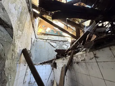 Kuća u Bribiru, centar i dvorište za parkiranje - 7