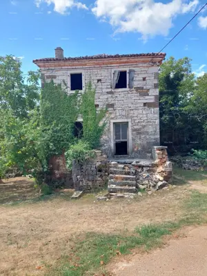 Imanje 332 m², Oprtalj - dvije kuće i zemljište 1 297 m²
