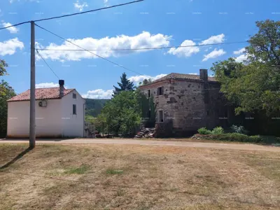 Imanje 332 m², Oprtalj - dvije kuće i zemljište 1 297 m² - 2