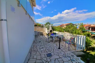 House 77 m², Ravni - sea view and two units - 11