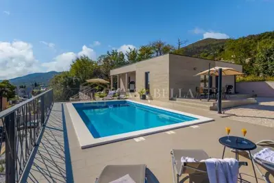Ekskluzivna vila, Ičići 150 m²
