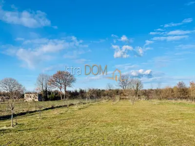 Građevinsko zemljište 546 m², Loborika - mirna lokacija