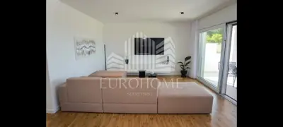 ZADAR, VILLA SA BAZENOM, dugoročni najam, od 1. rujna 2026. - 5