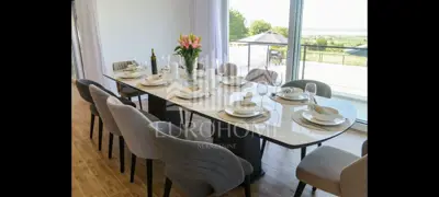 ZADAR, VILLA SA BAZENOM, dugoročni najam, od 1. rujna 2026. - 8