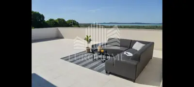 ZADAR, VILLA SA BAZENOM, dugoročni najam, od 1. rujna 2026. - 3