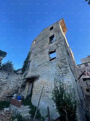 Kamena kuća 100 m², centar Vodnjana, autentičan istarski šarm