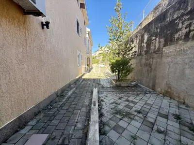 Apartment 66 m², Njivice - 3 bedrooms and terrace - 6