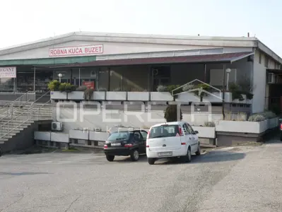 Poslovni prostor 1.548 m², centar Buzeta, prenamjena moguća - 2