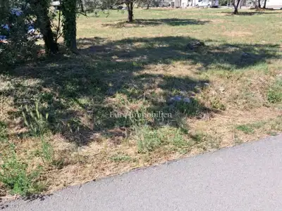 Building plot 1,277 m², Peroj - along an asphalted road - 3