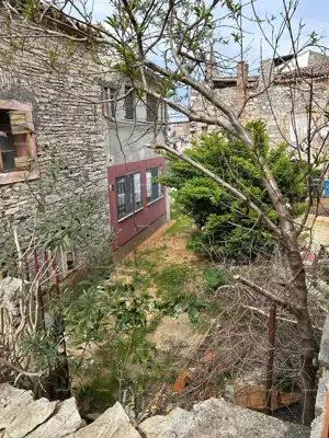 Kuća 63 m², Šišan - tri etaže i dvorište