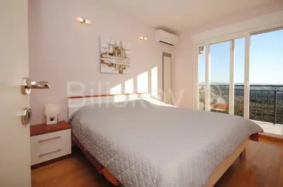 Klis-vila s bazenom i otvorenim pogledom na more i Split - 14