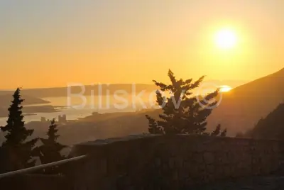 Klis-vila s bazenom i otvorenim pogledom na more i Split - 20