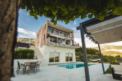 Klis-vila s bazenom i otvorenim pogledom na more i Split - 3