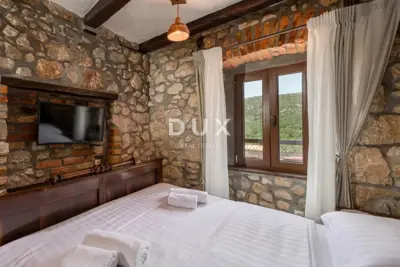 House 230 m², Drivenik - pool and yard - 8