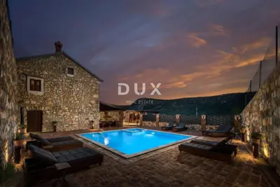 House 230 m², Drivenik - pool and yard