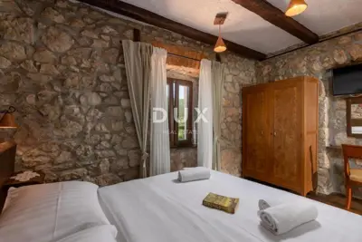 House 230 m², Drivenik - pool and yard - 10