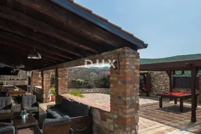 House 230 m², Drivenik - pool and yard - 22