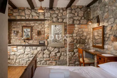 House 230 m², Drivenik - pool and yard - 13