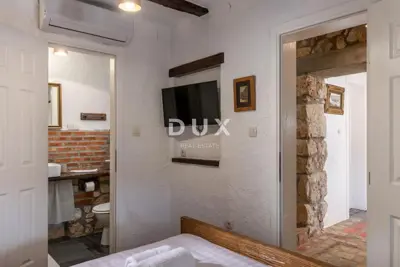 House 230 m², Drivenik - pool and yard - 17
