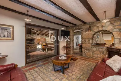 House 230 m², Drivenik - pool and yard - 2