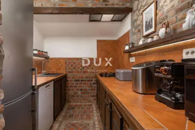 House 230 m², Drivenik - pool and yard - 4