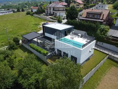 House for sale in Giznik, 286 m²