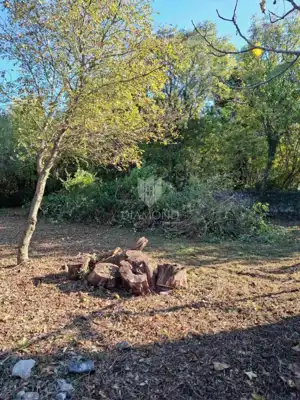 Građevinsko zemljište u Labinu, 2 km od grada, struja i voda na rubu - 3