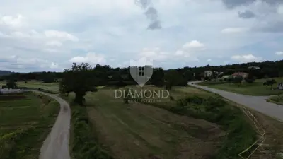 Building plot 2,662 m², Pićan - by the road - 2