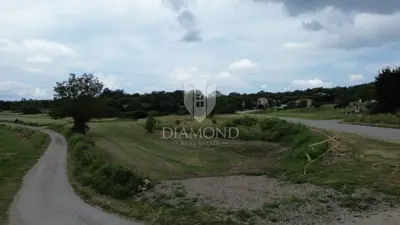 Building plot 2,662 m², Pićan - by the road