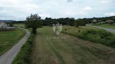 Building plot 2,662 m², Pićan - by the road - 3