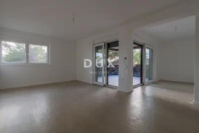Stan 115,7 m², Pakoštane - krovna terasa i jacuzzi