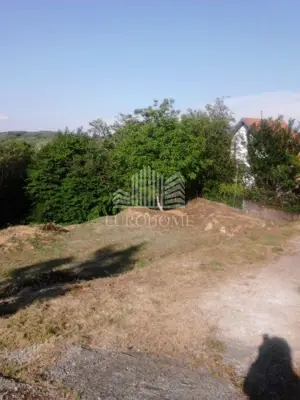 Building land 1,183 m², Novaki, view of Pionirski grad