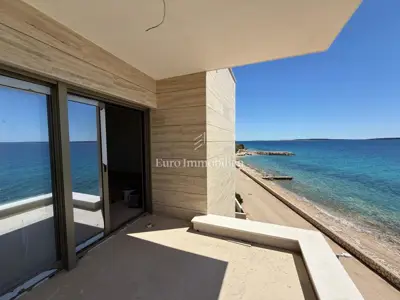 Stan 119,78 m², Mandre - prvi red do mora i krovna terasa - 2