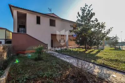 Haus 635 m², Kanfanar - Zentrum, drei Wohneinheiten