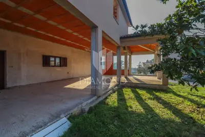 Haus 635 m², Kanfanar - Zentrum, drei Wohneinheiten - 2