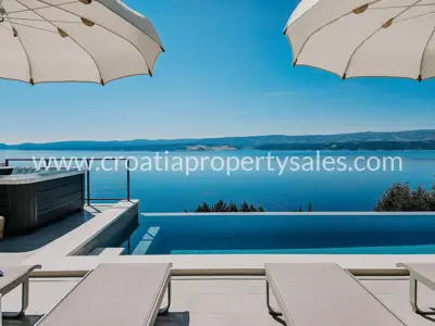 Villa in Omiš, offener Panoramablick und Pool