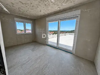 Stan 110,8 m², Tribunj - krovna terasa i pogled na more - 10