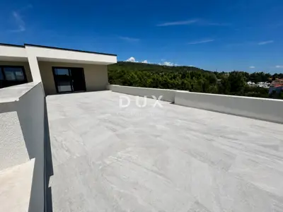 Stan 110,8 m², Tribunj - krovna terasa i pogled na more - 4