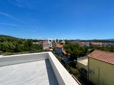 Stan 110,8 m², Tribunj - krovna terasa i pogled na more - 5